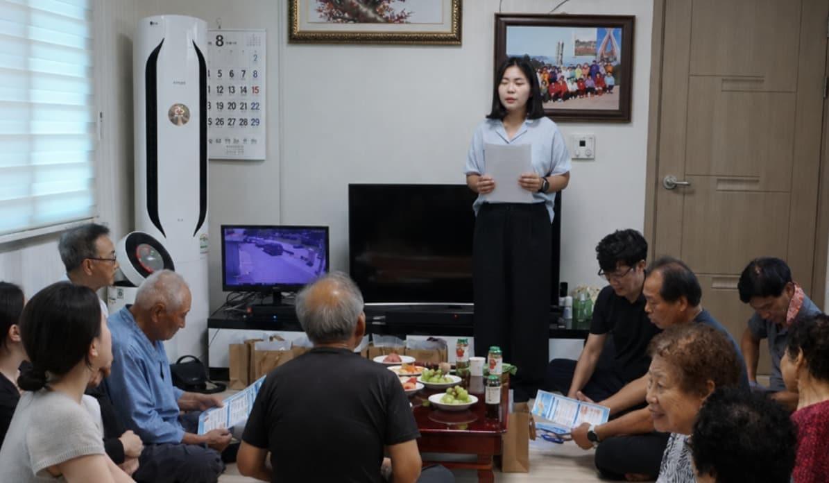 본문 이미지 - 담양군 남부마을 마을회관에서 온열질환 예방 교육을 진행하고 있다.(한솔페이퍼텍 제공)