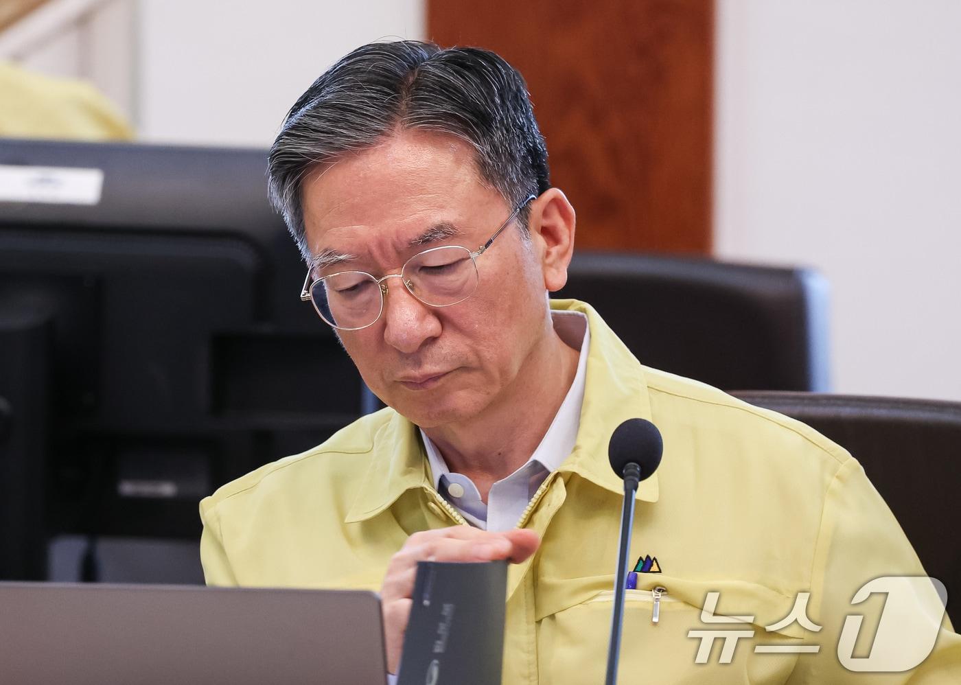 본문 이미지 - 정성호 법무부 장관이 18일 청와대에서 열린 제1회 을지국무회의에 참석해 있다. 2026.8.18 ⓒ 뉴스1 허경 기자