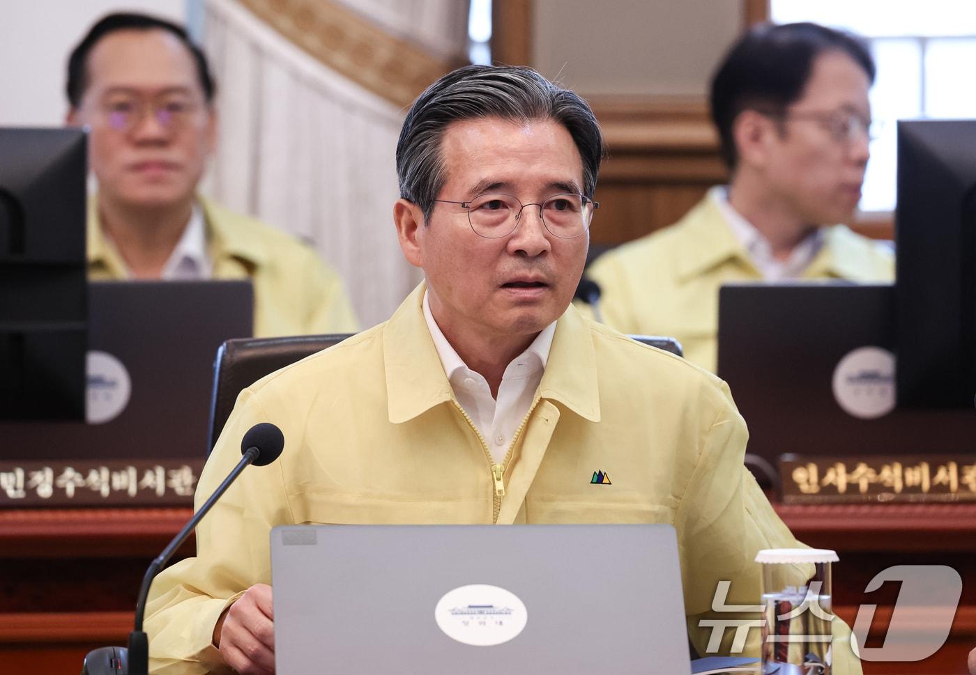 본문 이미지 - 김용범 정책실장이 18일 청와대에서 열린 제1회 을지국무회의에 참석해 있다. 2026.8.18 ⓒ 뉴스1 허경 기자