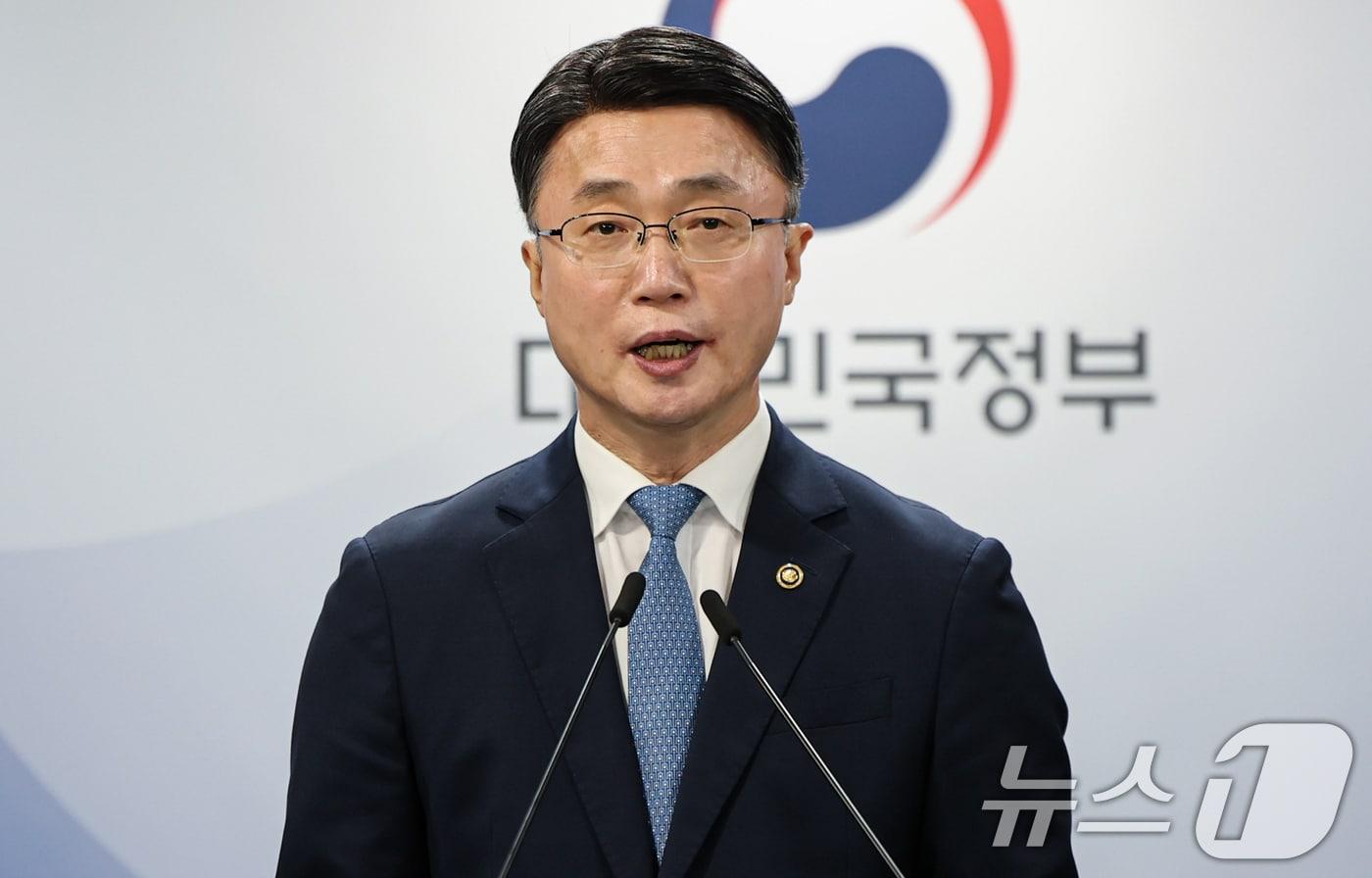 본문 이미지 - 류제명 과학기술정보통신부 제2차관이 18일 서울 종로구 정부서울청사에서 독자 AI파운데이션모델 프로젝트 2차 단계평가 결과 브리핑을 하고 있다. 2026.8.18 ⓒ 뉴스1 김도우 기자