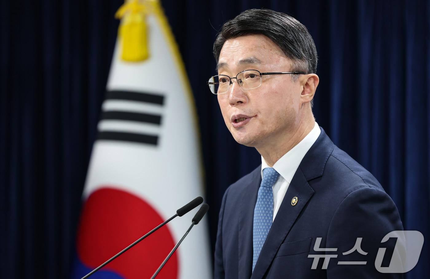 본문 이미지 - 류제명 과학기술정보통신부 제2차관이 18일 서울 종로구 정부서울청사에서 독자 AI파운데이션모델 프로젝트 2차 단계평가 결과 브리핑을 하고 있다. 2026.8.18 ⓒ 뉴스1 김도우 기자