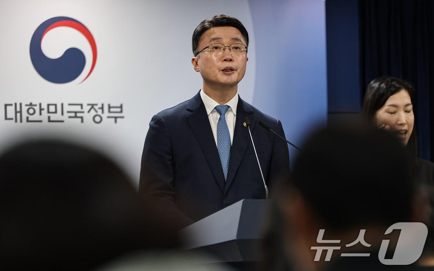 본문 이미지 - 류제명 과학기술정보통신부 제2차관이 18일 서울 종로구 정부서울청사에서 독자 AI파운데이션모델 프로젝트 2차 단계평가 결과 브리핑을 하고 있다. 2026.8.18 ⓒ 뉴스1 김도우 기자