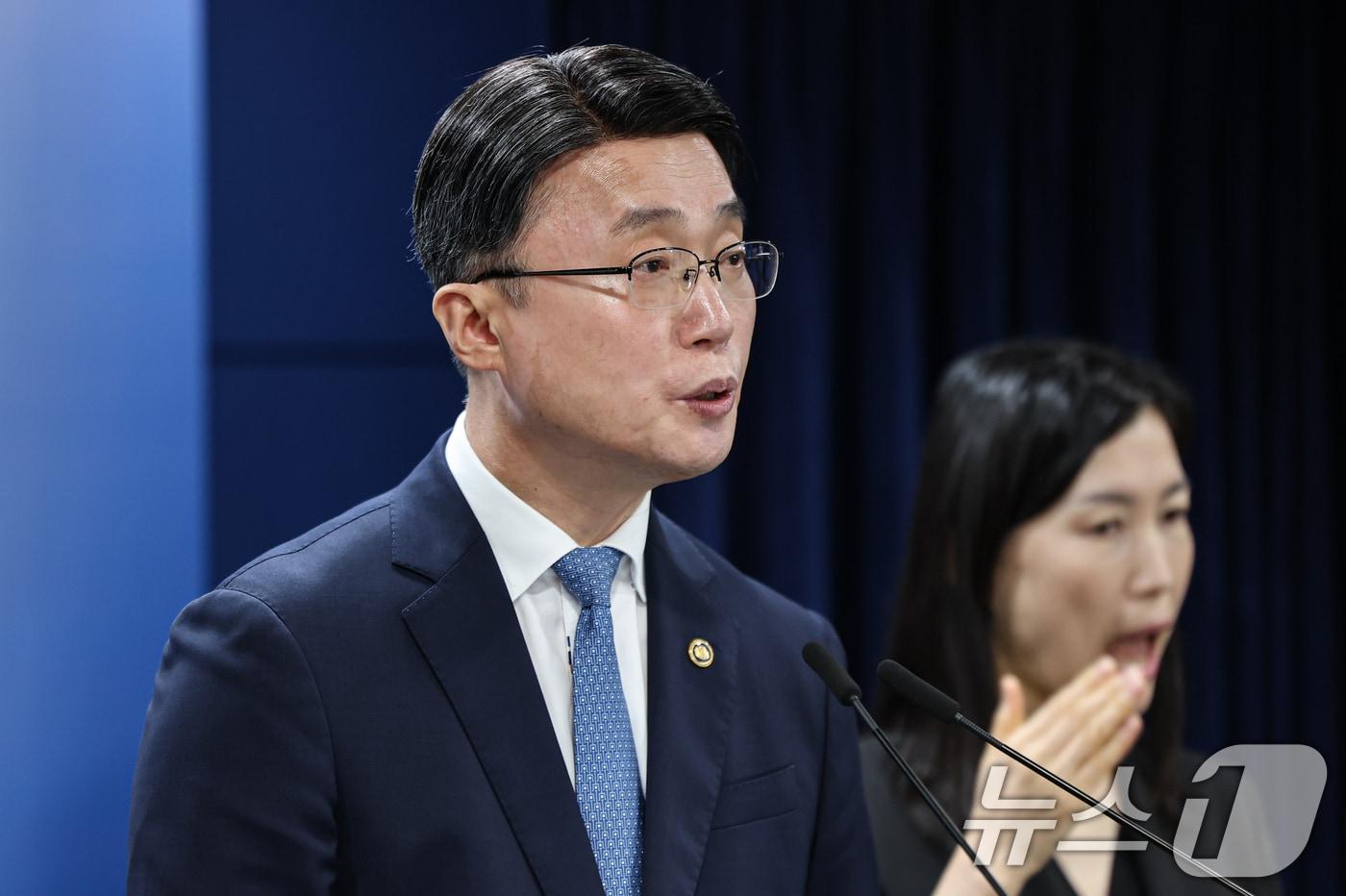 본문 이미지 - 류제명 과학기술정보통신부 제2차관이 18일 서울 종로구 정부서울청사에서 독자 AI파운데이션모델 프로젝트 2차 단계평가 결과 브리핑을 하고 있다. 2026.8.18 ⓒ 뉴스1 김도우 기자