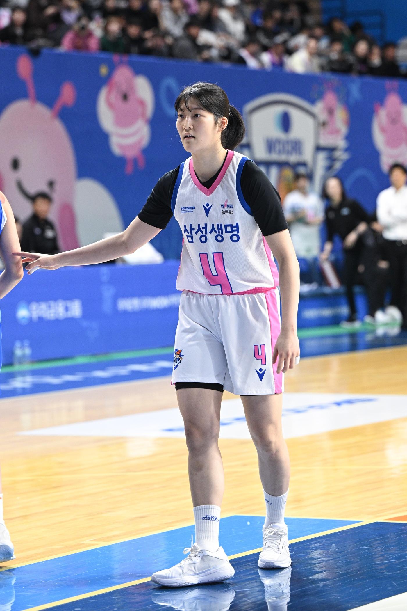 본문 이미지 - 여자농구 삼성생명 김수인이 트레이드로 하나은행 유니폼을 입는다.(WKBL 제공)