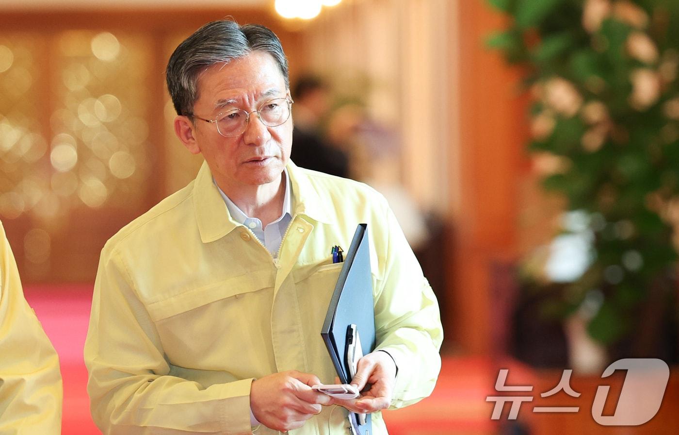 본문 이미지 - 정성호 법무부 장관이 지난 18일 청와대에서 열린 제1회 을지국무회의에 참석하고 있다. 2026.8.18 ⓒ 뉴스1 허경 기자