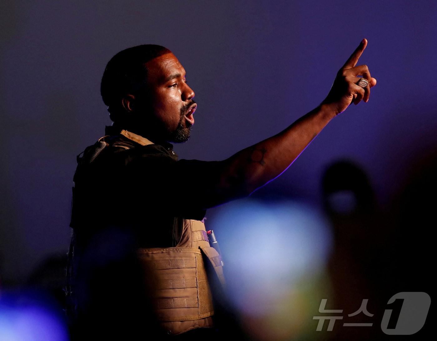 본문 이미지 - 미국 래퍼 예(옛 이름 칸예 웨스트). <자료사진> 2020.7.19. ⓒ 로이터=뉴스1