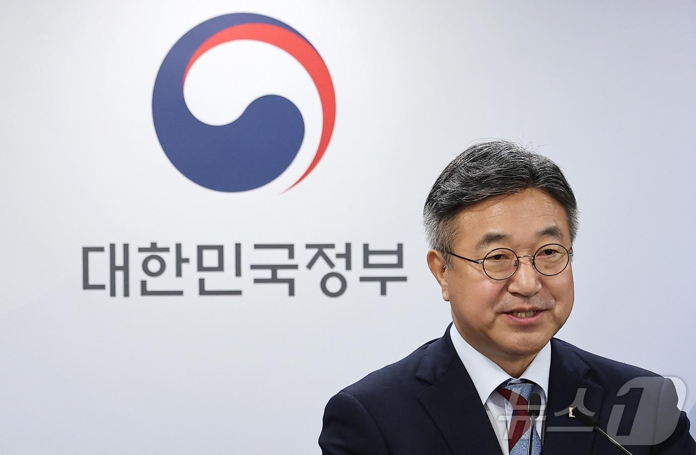 본문 이미지 - 윤호중 행정안전부 장관이 19일 서울 종로구 정부서울청사에서 초대 중수청장 국민 추천 관련 브리핑을 하고 있다. 2026.8.19 ⓒ 뉴스1 김성진 기자