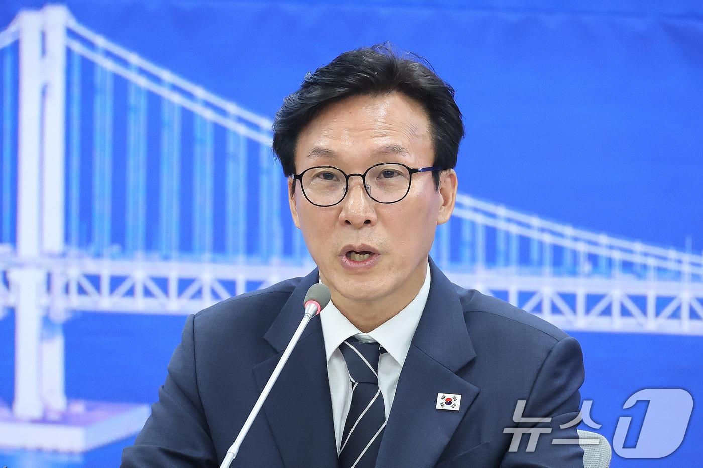 본문 이미지 - 김민석 더불어민주당 대표가 19일 부산 동구 민주당 부산시당에서 열린 현장 최고위원회의에서 발언하고 있다. 2026.8.19 ⓒ 뉴스1 신웅수 기자
