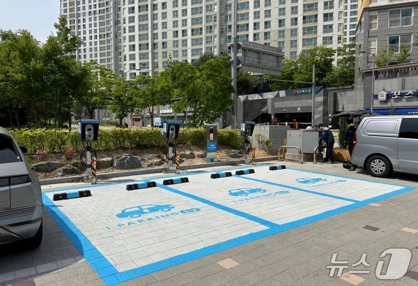 본문 이미지 - 진천 충북혁신도시 전기차 충전시설.(진천군 제공. 재판매 및 DB금지)/뉴스1