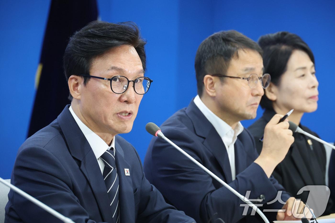 본문 이미지 - 김민석 더불어민주당 대표가 19일 부산 동구 민주당 부산시당에서 열린 현장 최고위원회의에서 발언하고 있다. 2026.8.19 ⓒ 뉴스1 신웅수 기자
