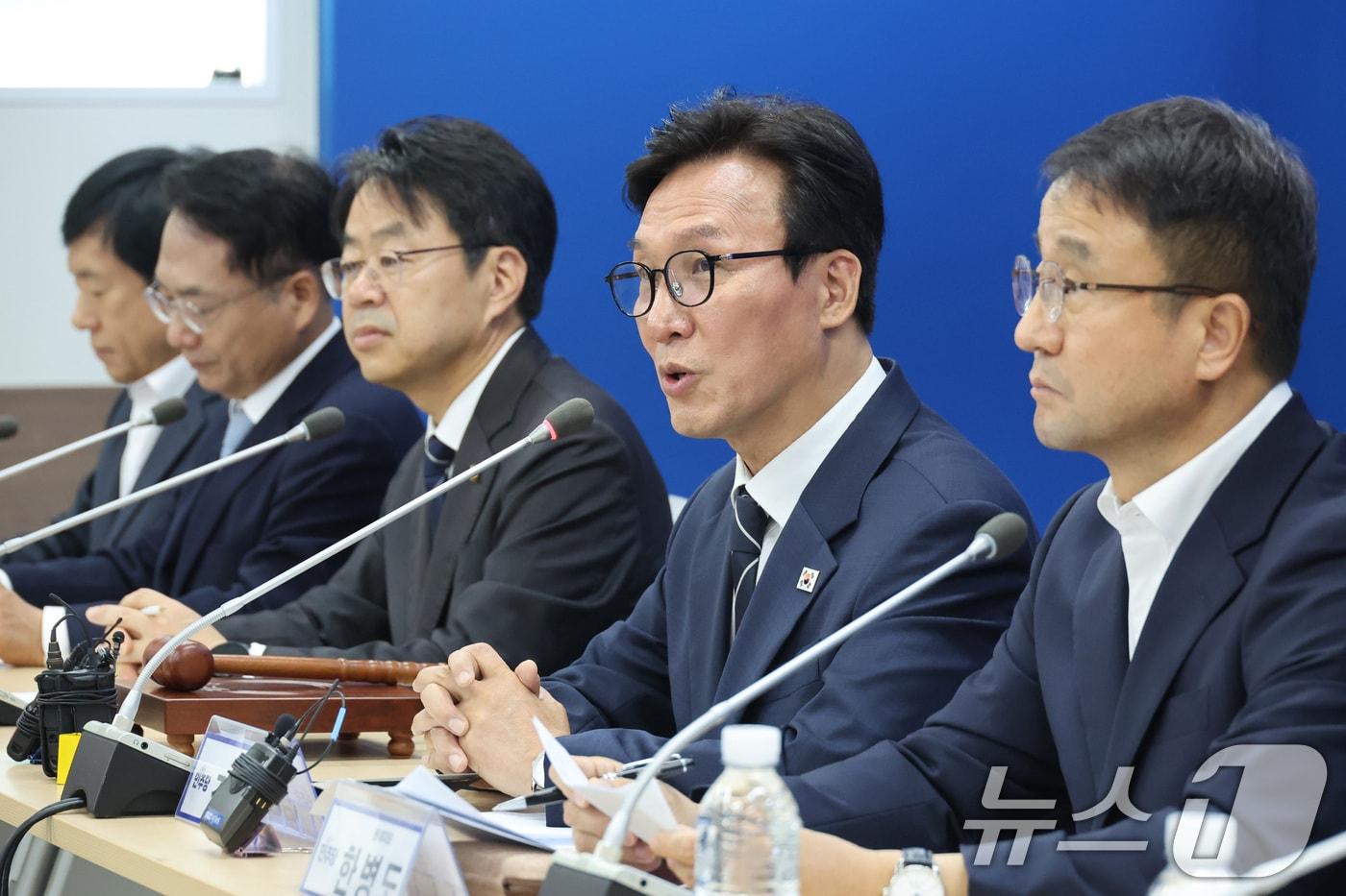 본문 이미지 - 김민석 더불어민주당 대표가 19일 부산 동구 민주당 부산시당에서 열린 현장 최고위원회의에서 발언하고 있다. 2026.8.19 ⓒ 뉴스1 신웅수 기자
