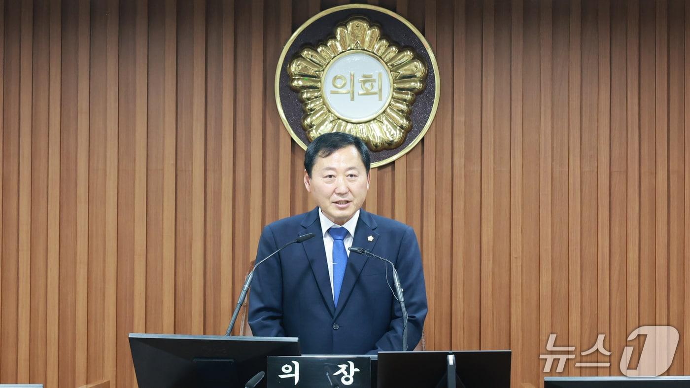 본문 이미지 - 이건창 논산시의회 의장이 개회사를 하고 있다.(논산시의회 제공. 재판매 및 DB금지)/뉴스1 