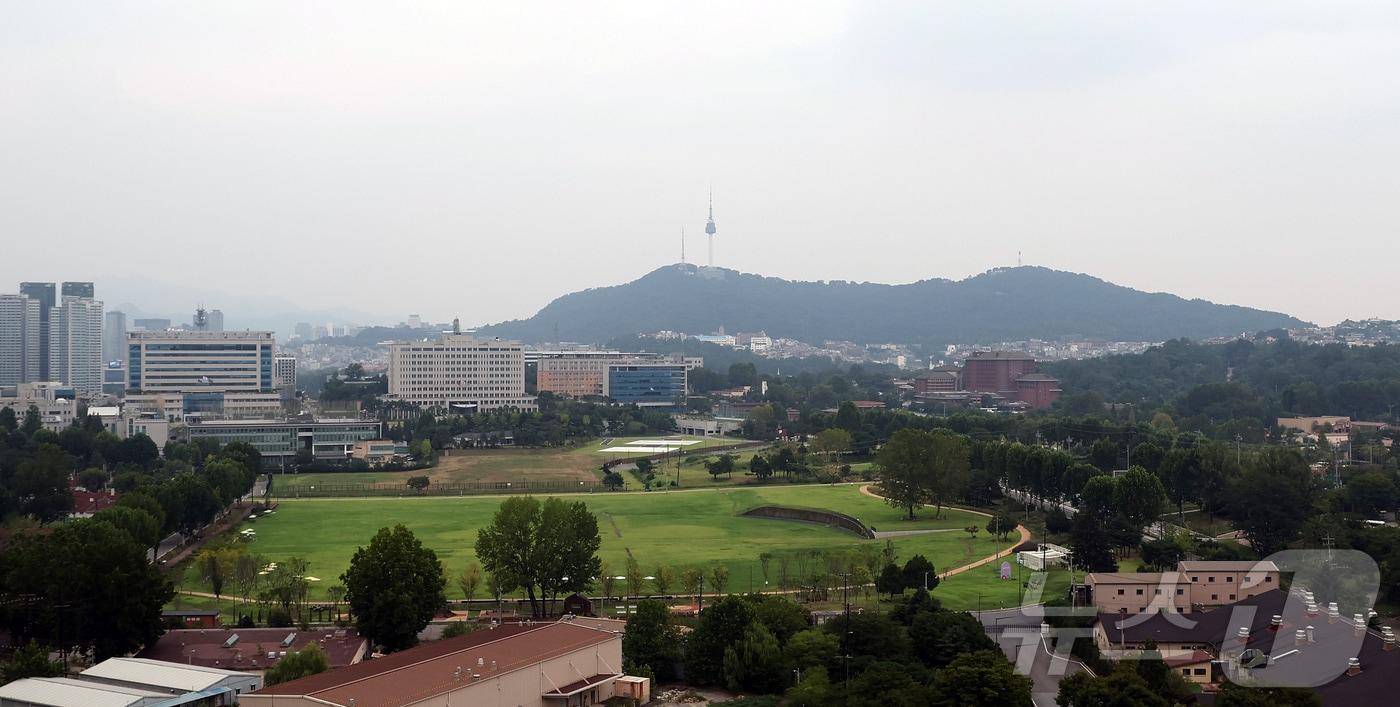본문 이미지 - 서울 용산구 용산공원 일대. 2026.8.19 ⓒ 뉴스1 김진환 기자