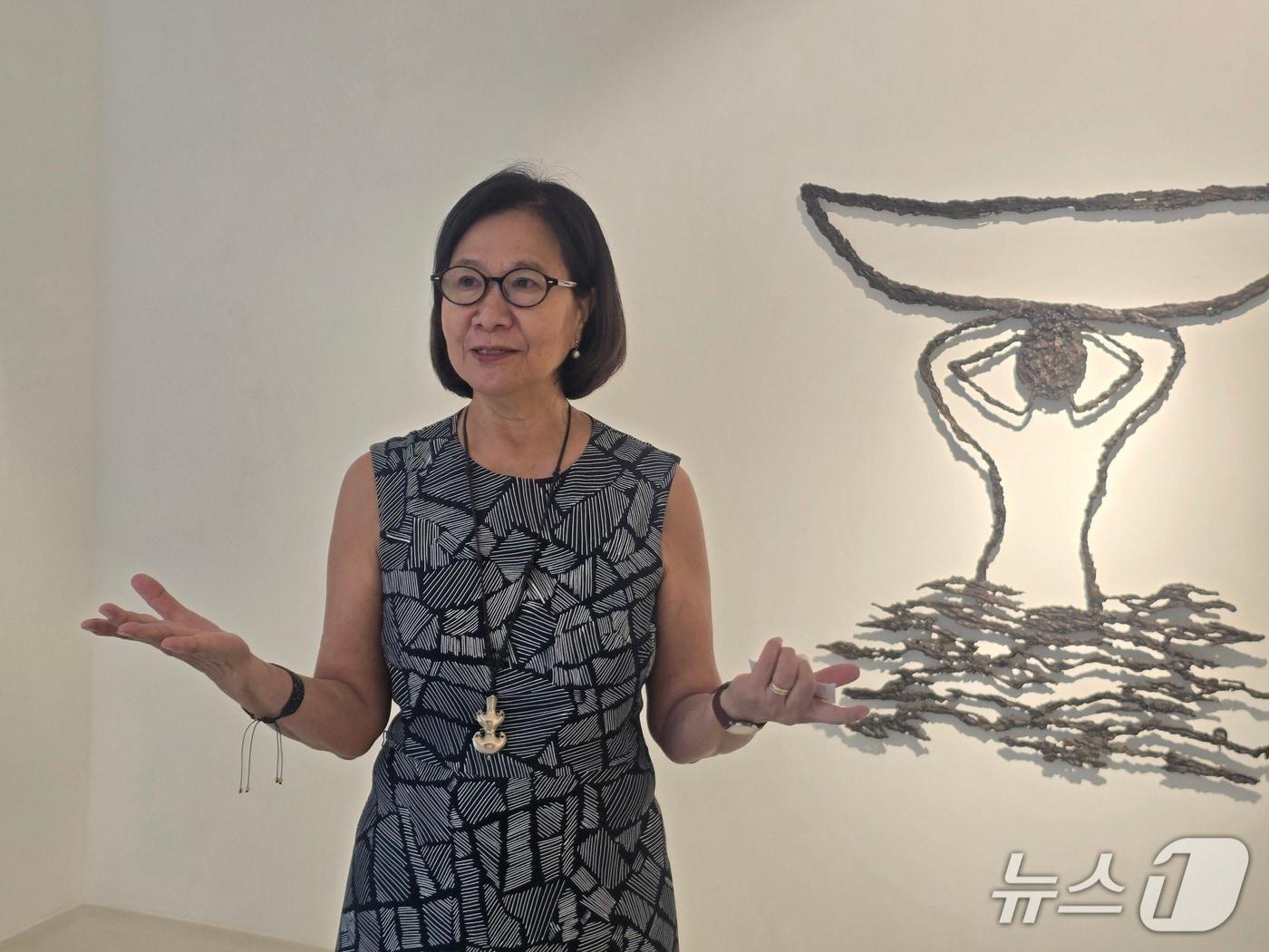 본문 이미지 - 19일 예화랑에서 진행된 기자간담회에서 김원숙 작가가 작품세계에 대해 이야기하고 있다. 2026.08.19. ⓒ 뉴스1 김정한 기자