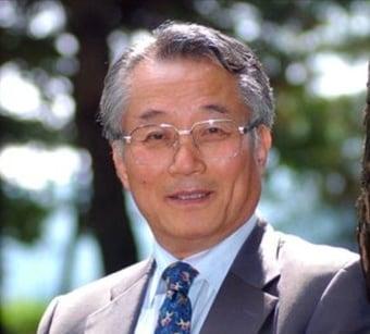 본문 이미지 - 신세훈 시인 (출처: 한국문인협회 웹사이트)