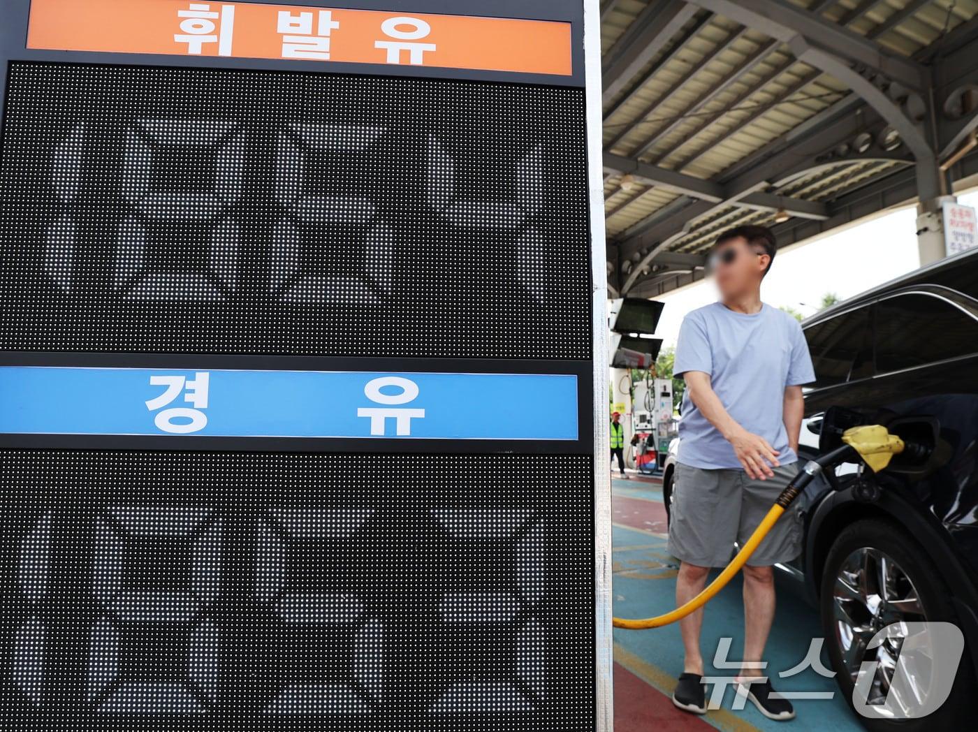 본문 이미지 - 2일 서울 서초구 만남의광장 주유소의 모습. 2026.8.2 ⓒ 뉴스1 이종수 기자