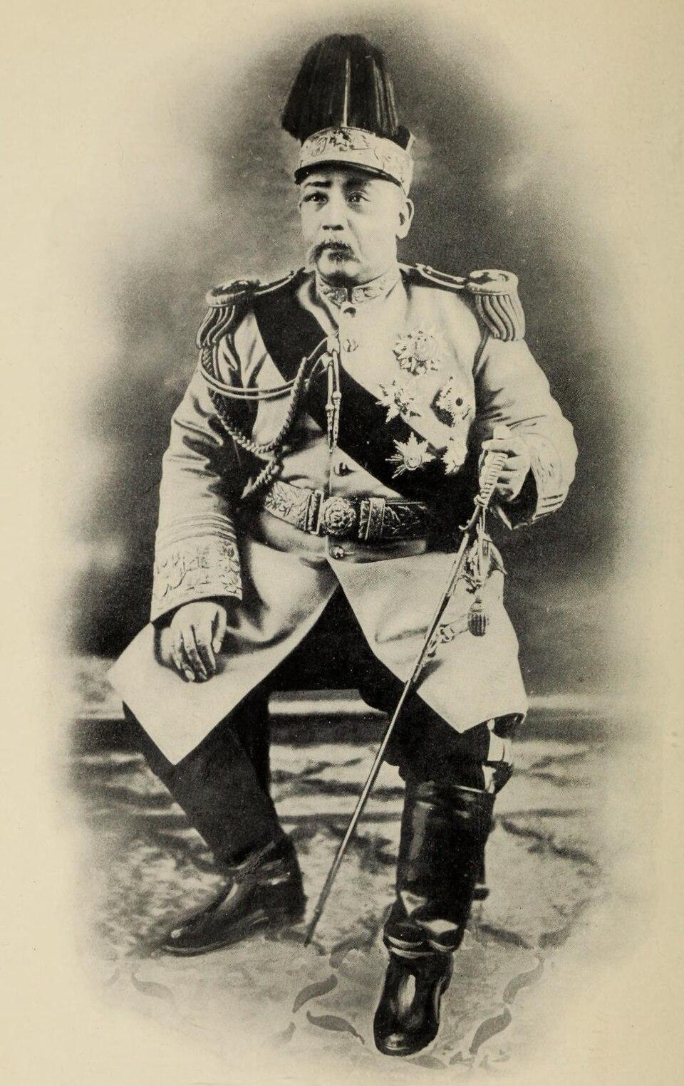 본문 이미지 - 위안스카이. (출처: Sir Alexander Hosie (1853-1925), Public domain, via Wikimedia Commons)