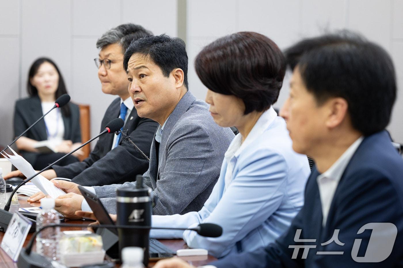 본문 이미지 - 김영배 더불어민주당 서울시당위원장이 20일 서울 여의도 국회 의원회관에서 열린 더불어민주당 서울시당 주최 청년주거난 대책 간담회에서 모두 발언을 하고 있다. 2026.8.20 ⓒ 뉴스1 유승관 기자