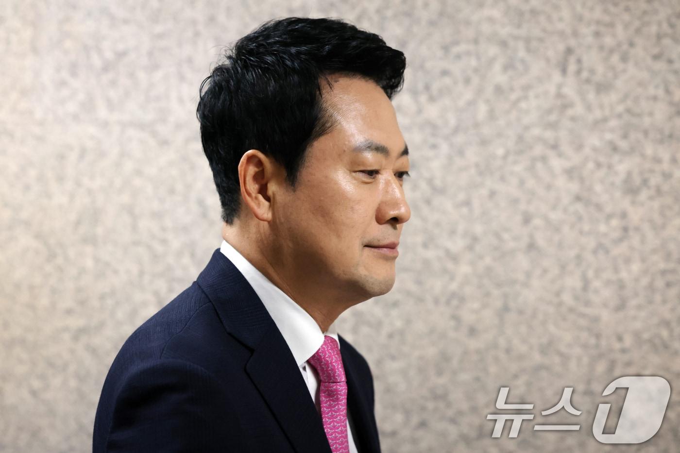 본문 이미지 - 장동혁 국민의힘 대표가 20일 오전 서울 여의도 국회에서 열린 최고위원회의에 참석하고 있다. 2026.8.20 ⓒ 뉴스1 황기선 기자