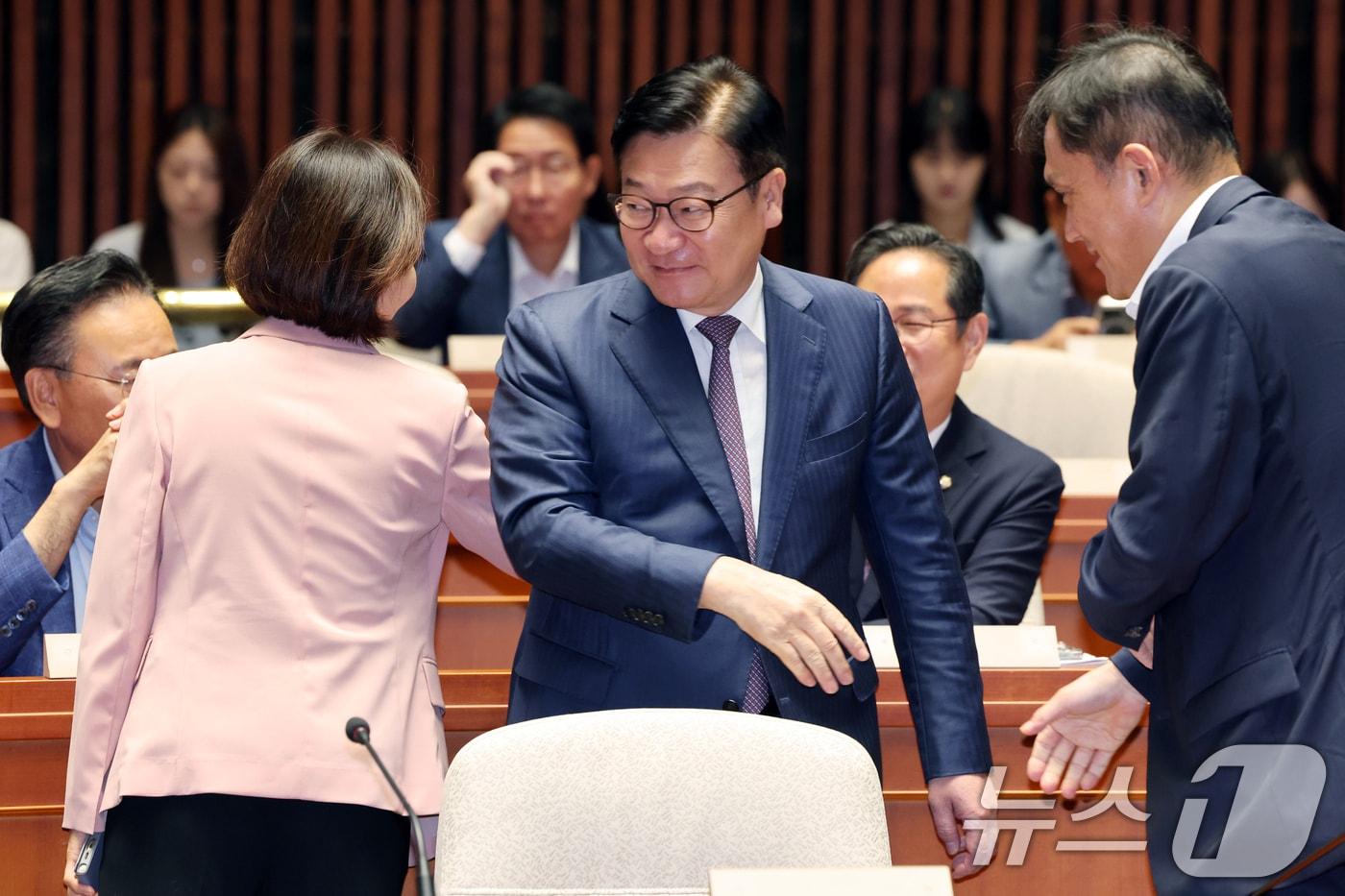 본문 이미지 - 정점식 국민의힘 원내대표가 20일 오전 서울 여의도 국회에서 열린 의원총회에 참석하고 있다. 2026.8.20 ⓒ 뉴스1 황기선 기자