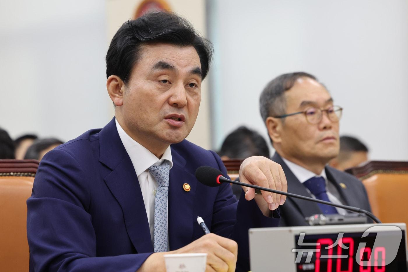 본문 이미지 - 안규백 국방부 장관이 20일 오전 서울 여의도 국회에서 열린 국방위원회 전체회의에서 의원질의에 답하고 있다. 2026.8.20 ⓒ 뉴스1 황기선 기자
