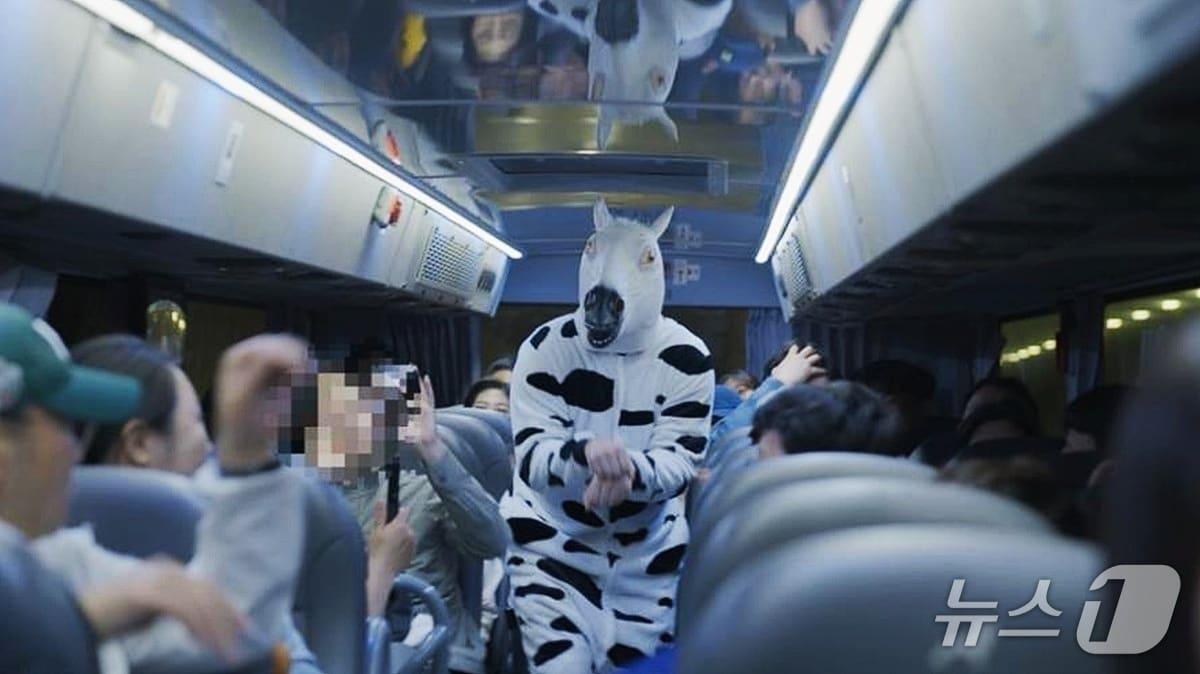 본문 이미지 - 전남광주통합특별시 여수시가  오는 9월 8일부터 10월 31일까지 '시간을 달리는 버스커'를 확대 운행한다(여수시 제공)