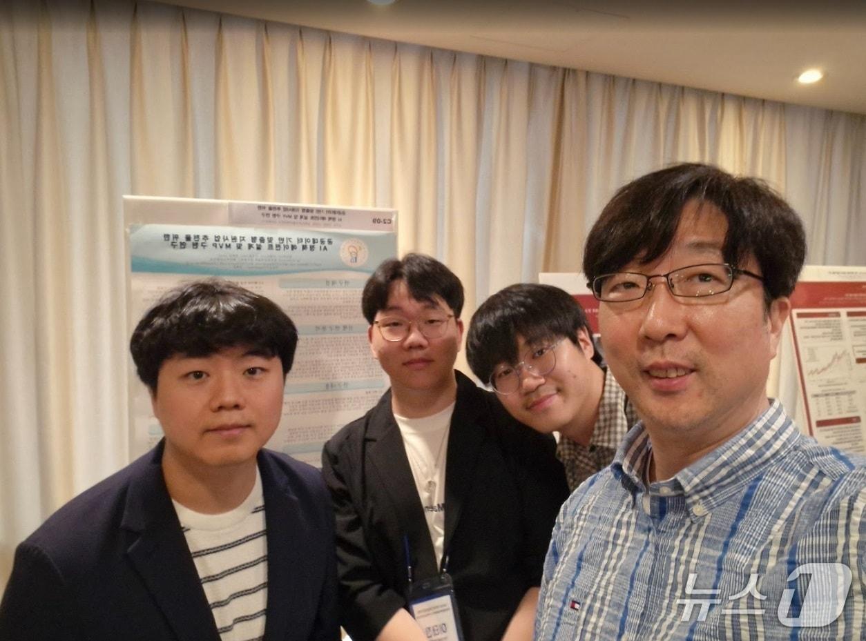 본문 이미지 - 한국폴리텍대학 대전캠퍼스가 인공지능(AI)과 디지털트윈, 게임·디지털콘텐츠 분야 융합 연구로 학술대회에서 논문 3편이 수상하는 성과를 거뒀다.(한국폴리텍대학 대전캠퍼스 제공.재판매 및 DB금지)/뉴스1