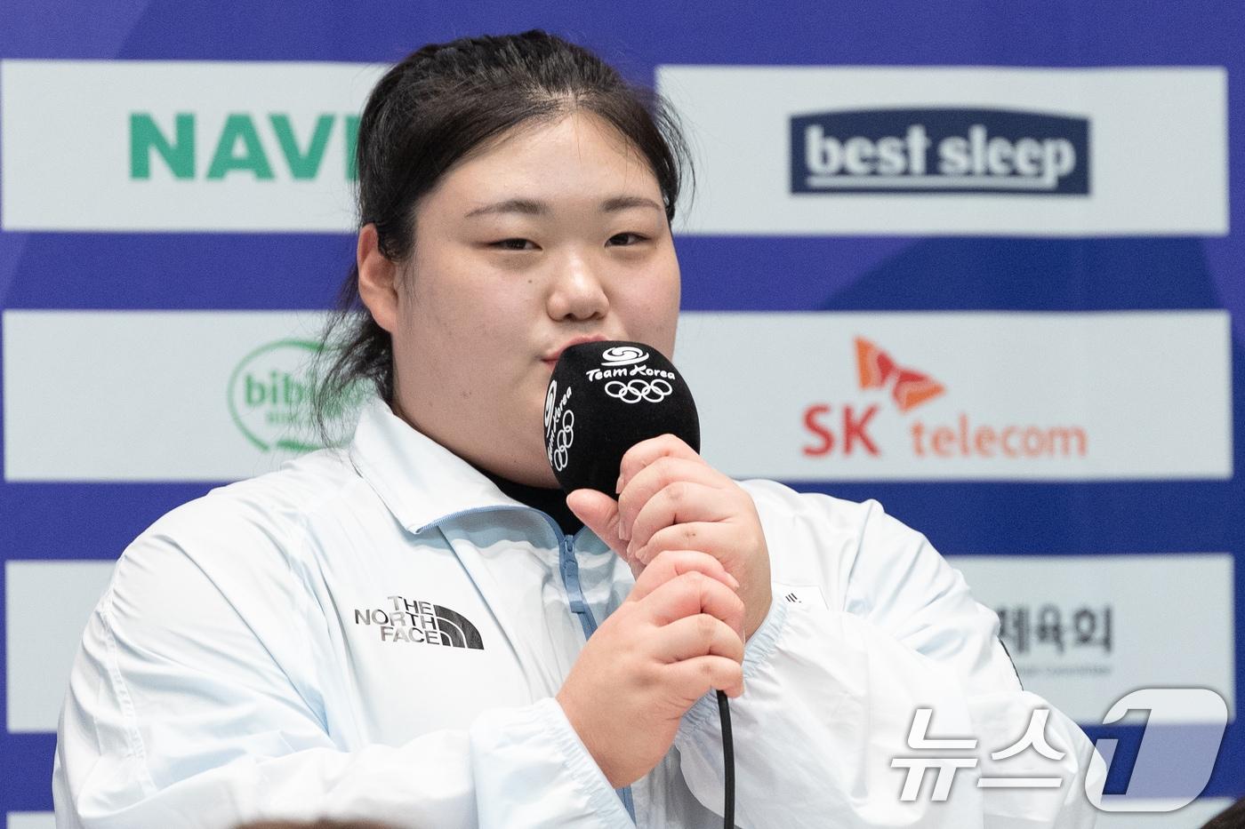 본문 이미지 - 역도 국가대표 박혜정이 20일 충북 진천선수촌에서 열린 2026 아이치·나고야하계아시아경기대회 D-30 미디어데이 대한민국선수단 기자회견에 참석해 각오를 밝히고 있다. 2026.8.20 ⓒ 뉴스1 안은나 기자