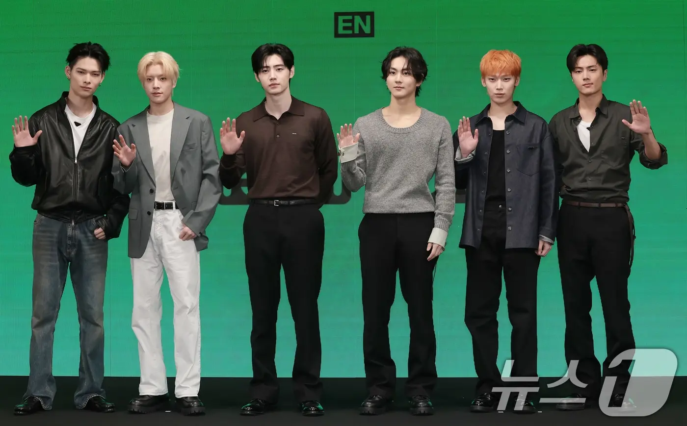 본문 이미지 - 그룹 엔하이픈(ENHYPEN)의 니키(왼쪽부터)와 제이크, 성훈, 정원, 선우, 제이크 2026.8.20 ⓒ 뉴스1 권현진 기자