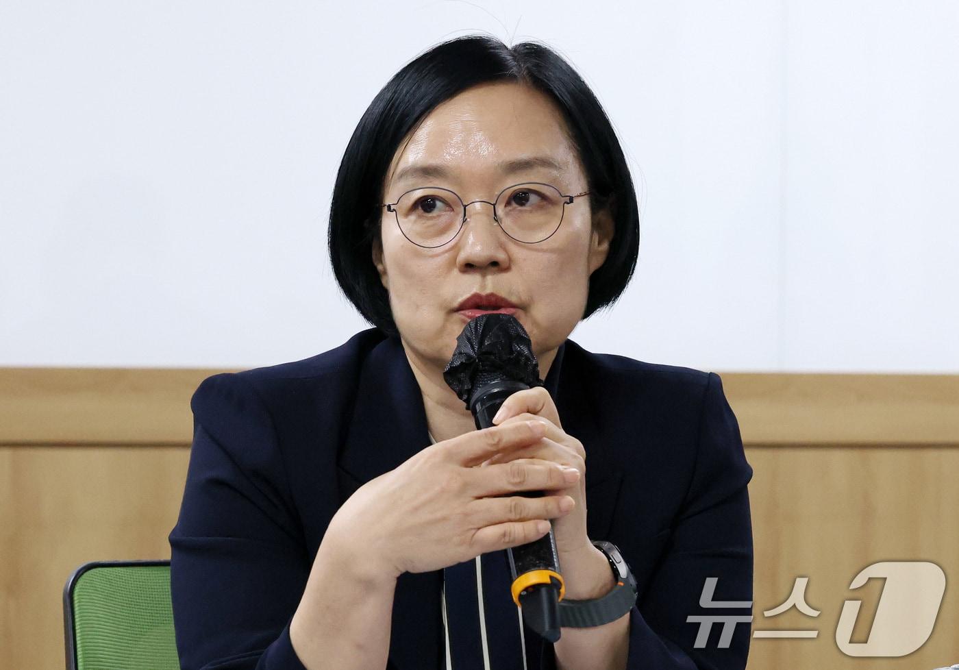 본문 이미지 - 한성숙 국무총리가 20일 서울 구로구 벤처기업협회에서 열린 신산업 분야 규제 혁신 간담회에서 모두발언을 하고 있다. 2026.8.20 ⓒ 뉴스1 박세연 기자