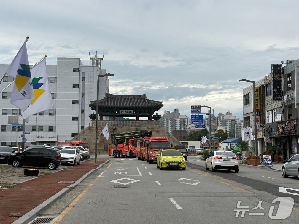 본문 이미지 -  20일 충남 홍성에서 소방차 길 터주기 훈련이 진행되고 있는 모습. (충남소방본부 제공, 재판매 및 DB금지) / 뉴스1