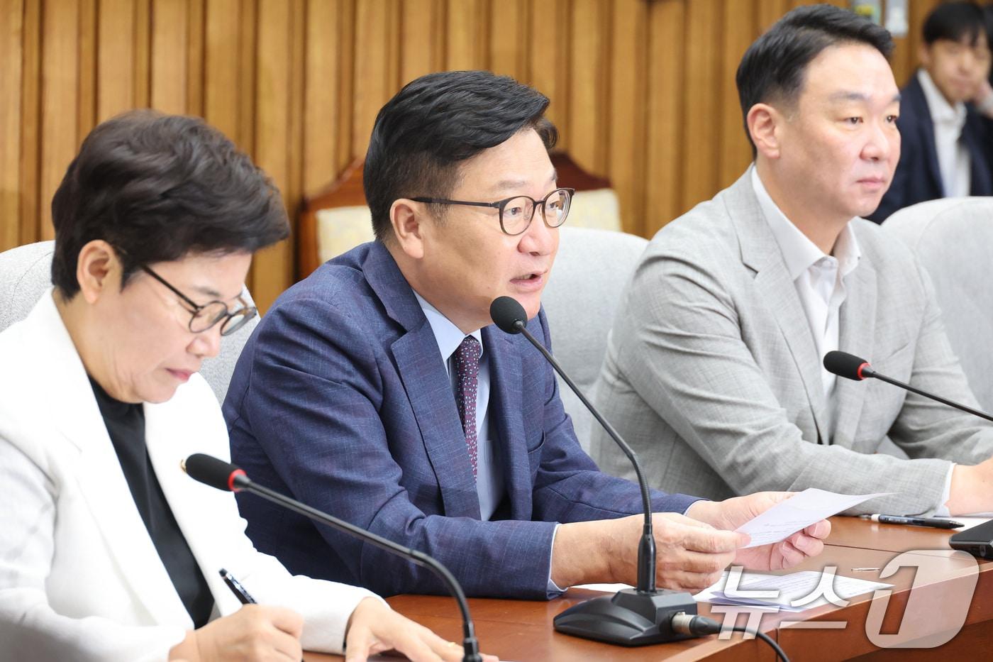 본문 이미지 - 정점식 국민의힘 원내대표가 21일 서울 여의도 국회에서 열린 원내대책회의에 참석하고 있다. 2026.8.21 ⓒ 뉴스1 신웅수 기자