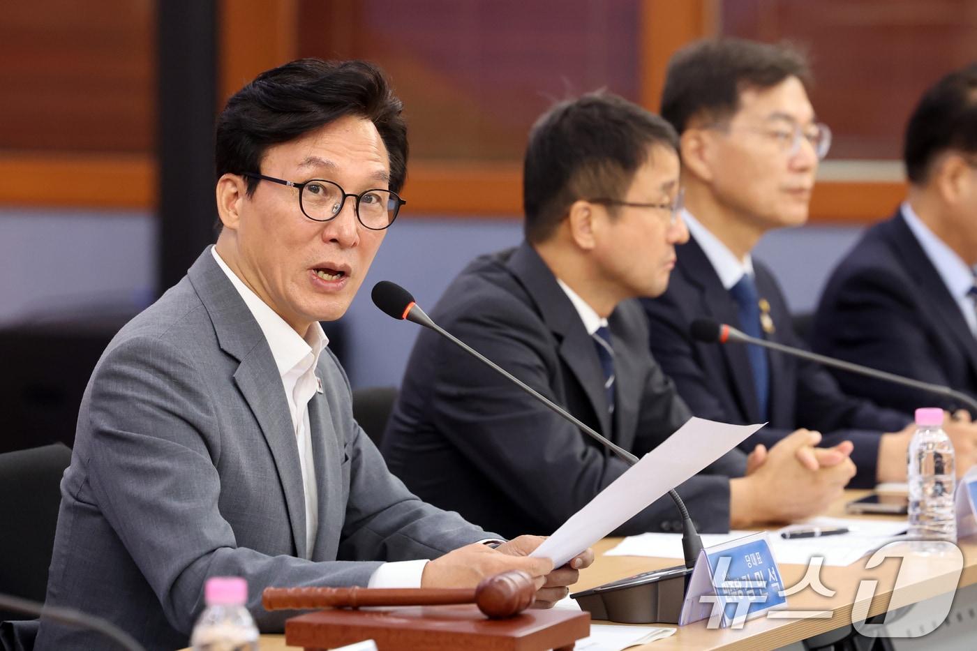 본문 이미지 - 김민석 더불어민주당 대표가 21일 오전 강원 강릉시청에서 열린 '강릉 최고위원회의'에서 모두발언을 하고 있다. 2026.8.21 ⓒ 뉴스1 황기선 기자