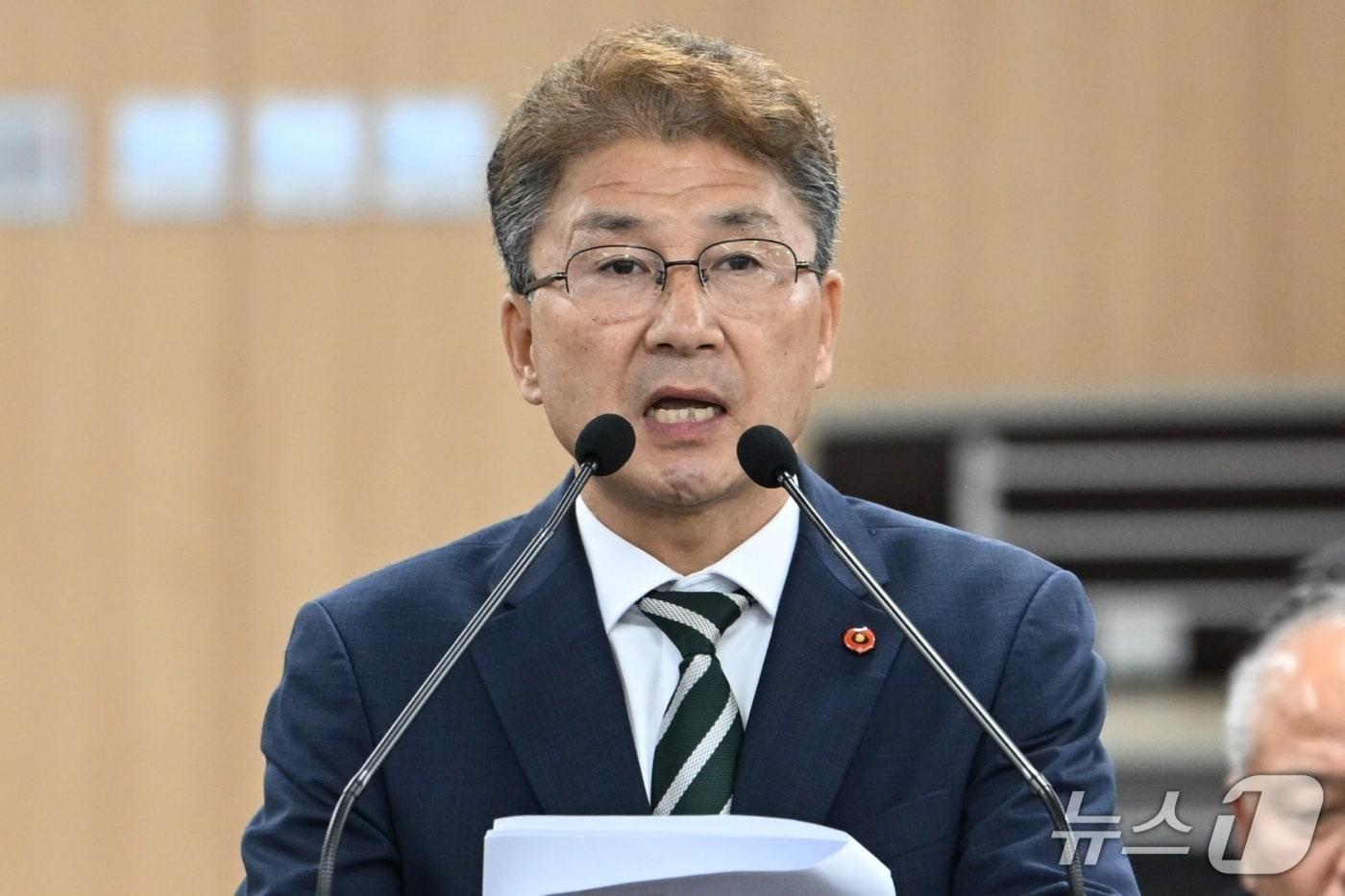 본문 이미지 - 이상봉 제주시장 후보자가 21일 오전 제주도의회 대회의실에서 열린 제주도의회 행정시장 인사청문위원회 제2차 회의(인사청문회)에서 모두발언을 하고 있다.(제주도의회 제공, 재판매 및 DB 금지)