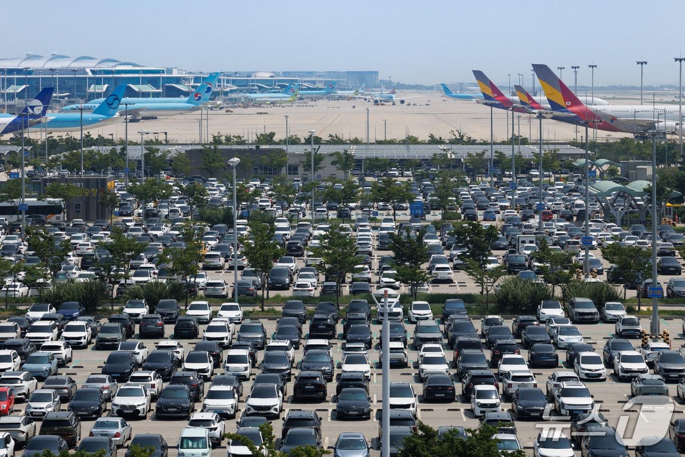 본문 이미지 - 인천국제공항 주차장 전경.(인천공항공사 제공. 재배포 및 DB금지)2026.8.21/뉴스1