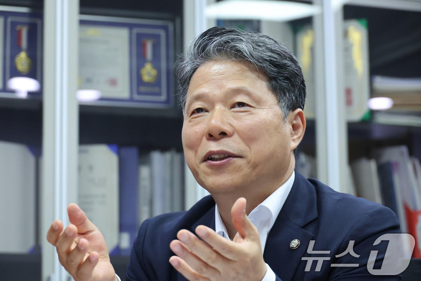 본문 이미지 - 국회 보건복지위원회 더불어민주당 간사 서영석 의원. 2026.8.21 ⓒ 뉴스1 신웅수 기자