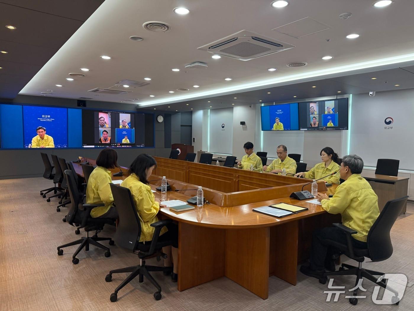 본문 이미지 - 외교부는 21일 오후 조주성 해외안전기획관 주재로 괌과 사이판을 관할하는 주하갓냐출장소와 본부-공관 합동 상황점검회의를 열고 태풍 사우델과 관련한 현지 우리 국민 안전 대책을 점검했다고 밝혔다.(외교부 제공).