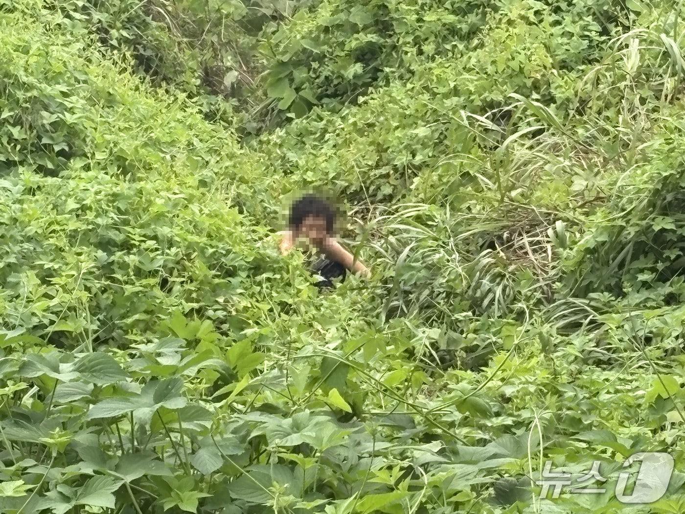 본문 이미지 - 21일 오전 전북 정읍시 감곡면에서 실종된 A 씨가 집을 나간지 13시간여 만에 수색에 나선 경찰에 의해 발견됐다.(전북 경찰 제공. 재판매 및 DB 금지)