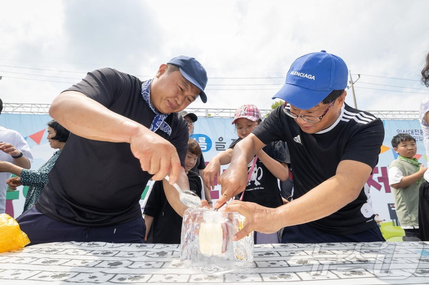 본문 이미지 - 22일부터 이틀간 전북 익산시 삼기농협에서 개최되는 '익산 고구마(순) 축제'에서 관광객들이 프로그램을 즐기고 있다. ⓒ 뉴스1 장수인 기자