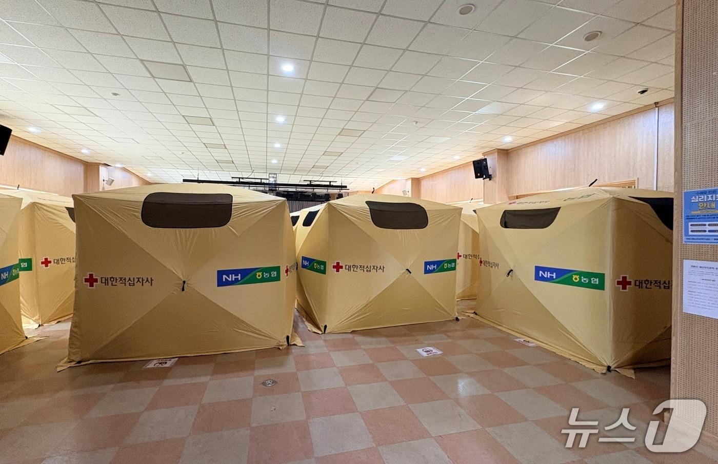 본문 이미지 - 경남 거제시 옥포동 옥포종합사회복지관 내 이재민 임시 대피소.2026.08.23/뉴스1 강미영기자