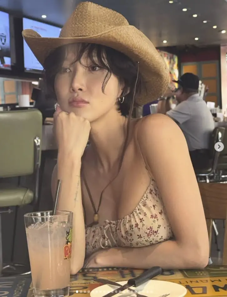 본문 이미지 - 화사 인스타그램 캡처