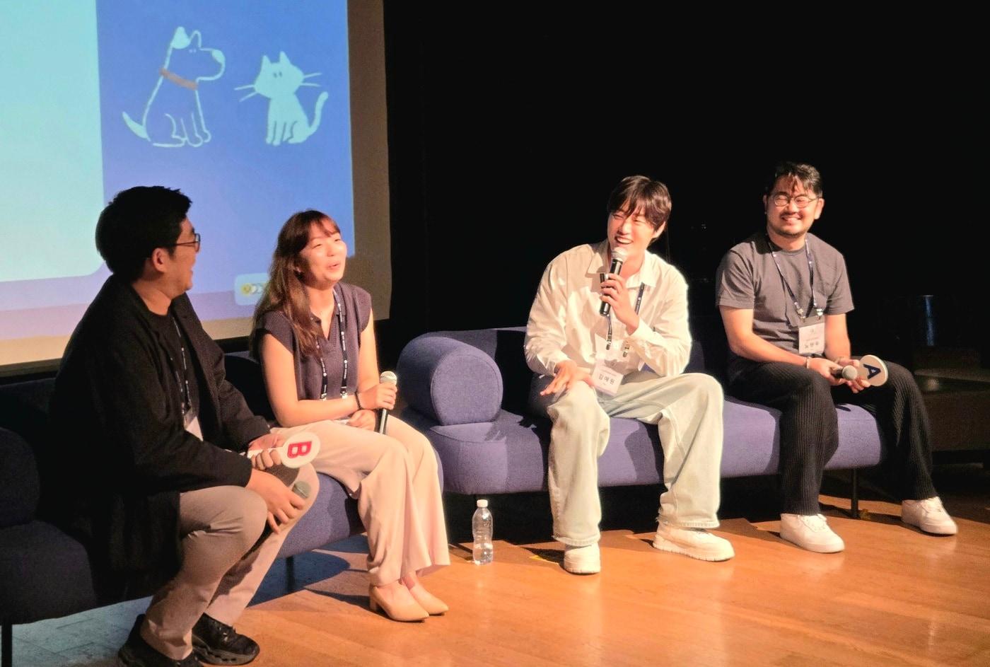 본문 이미지 - 벳아너스 제3회 증례 교류 심포지엄(CES)에서 진행된 커리어 토크에 패널로 참석한 최중연 SNC동물메디컬센터 원장(왼쪽부터), 박주형 VIP동물의료센터 성북점 원장, 김예원 24시더케어동물의료센터 원장, 노현우 이룸안과치과동물병원 원장 ⓒ 뉴스1