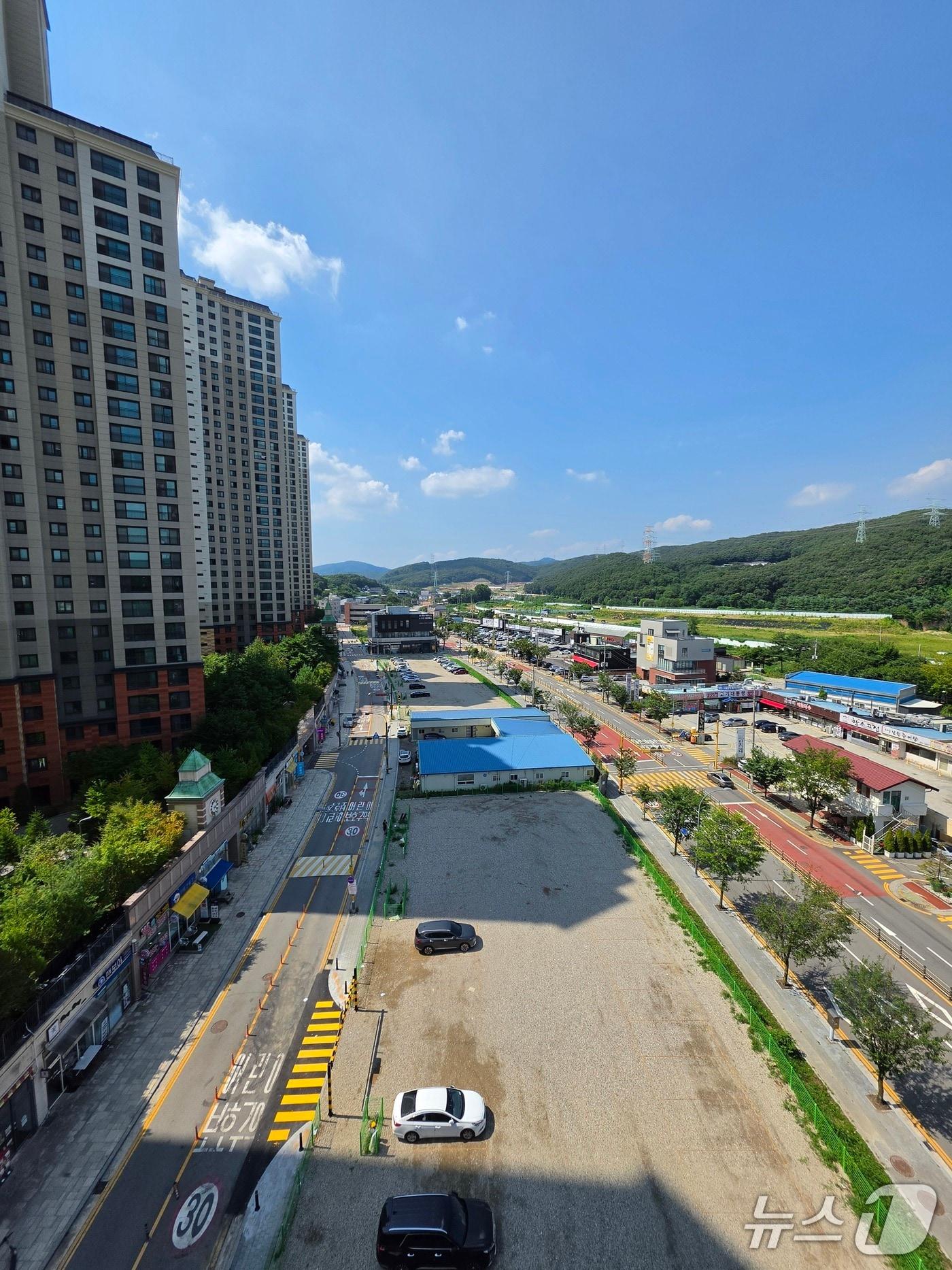 본문 이미지 - 용인가 수지구 동천동 일원 유휴부지에 조성한 임시 공영주차장 전경.(용인시 제공)