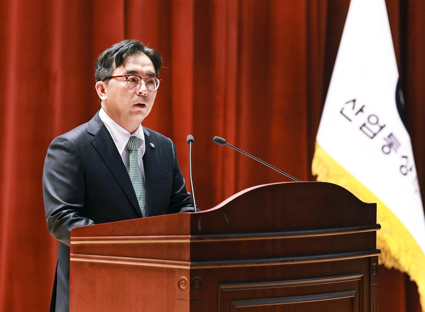 본문 이미지 - 박정성 산업통상부 통상교섭본부장이 24일 오전 정부세종청사 12동 대강당에서 열린 취임식에서 취임사를 하고 있다. (산업통상부 제공).ⓒ 뉴스1