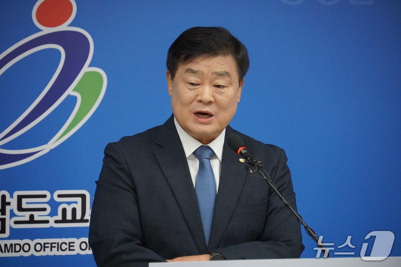 본문 이미지 - 이병도 충남교육감이 24일 기자회견을 열고 교권보호 침해 교사들의 통합지원 체계 구축안을 발표하고 있다. 2026.8.24 ⓒ 뉴스1 최형욱 기자 