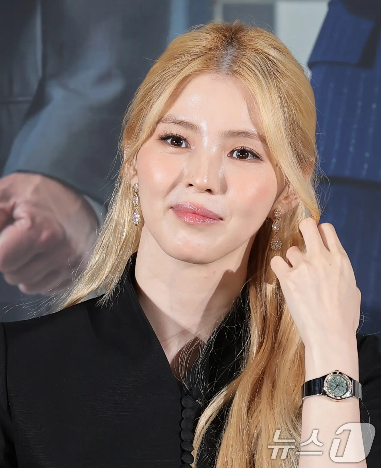 본문 이미지 - 배우 한소희가 한국의 앤 해서웨이로 변신했다. ⓒ 뉴스1 권현진 기자