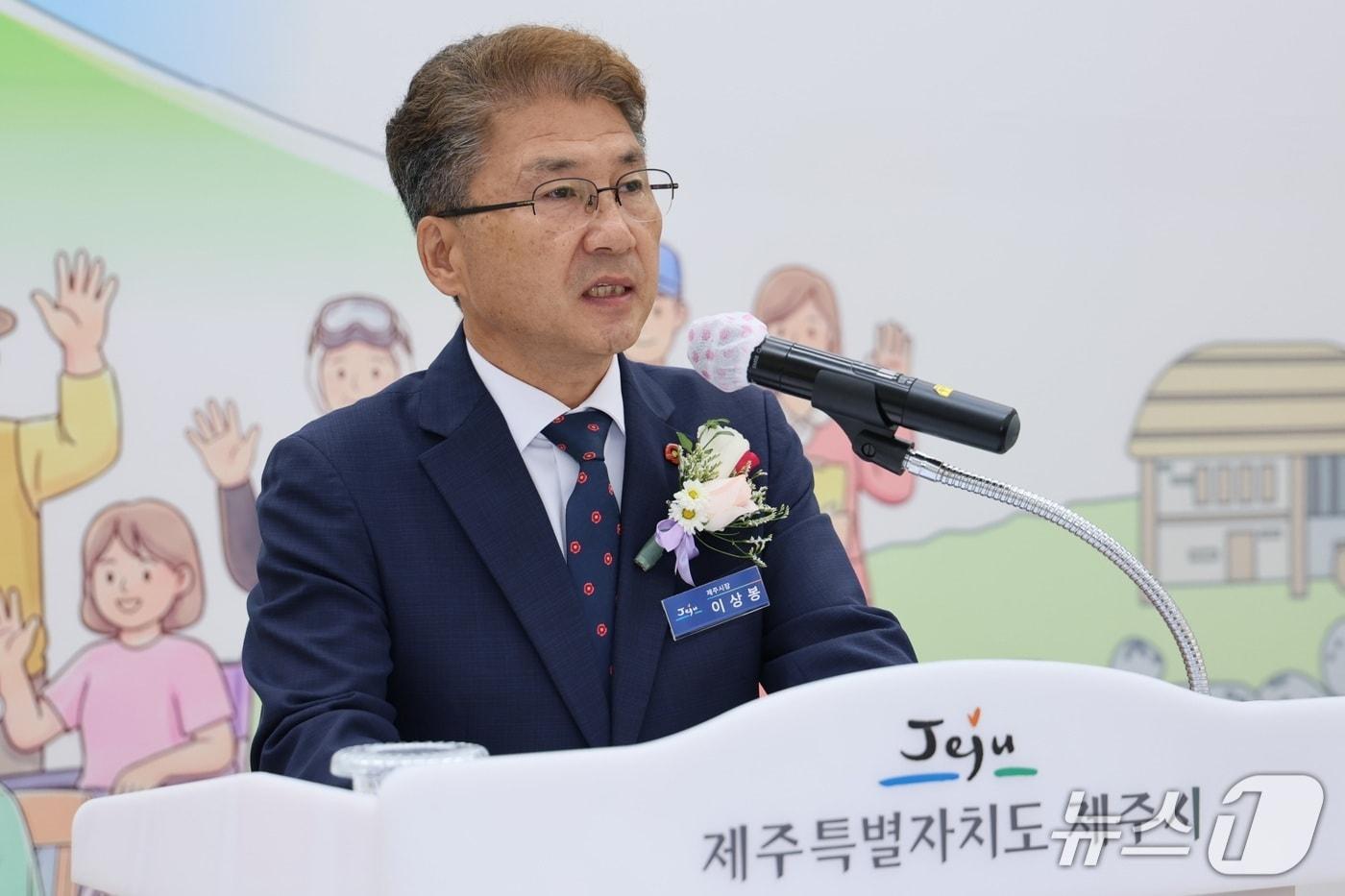 본문 이미지 - 이상봉 신임 제주시장이 24일 오전 제주시청 제1별관 회의실에서 열린 취임식에서 취임사를 하고 있다.(제주시 제공, 재판매 및 DB 금지)