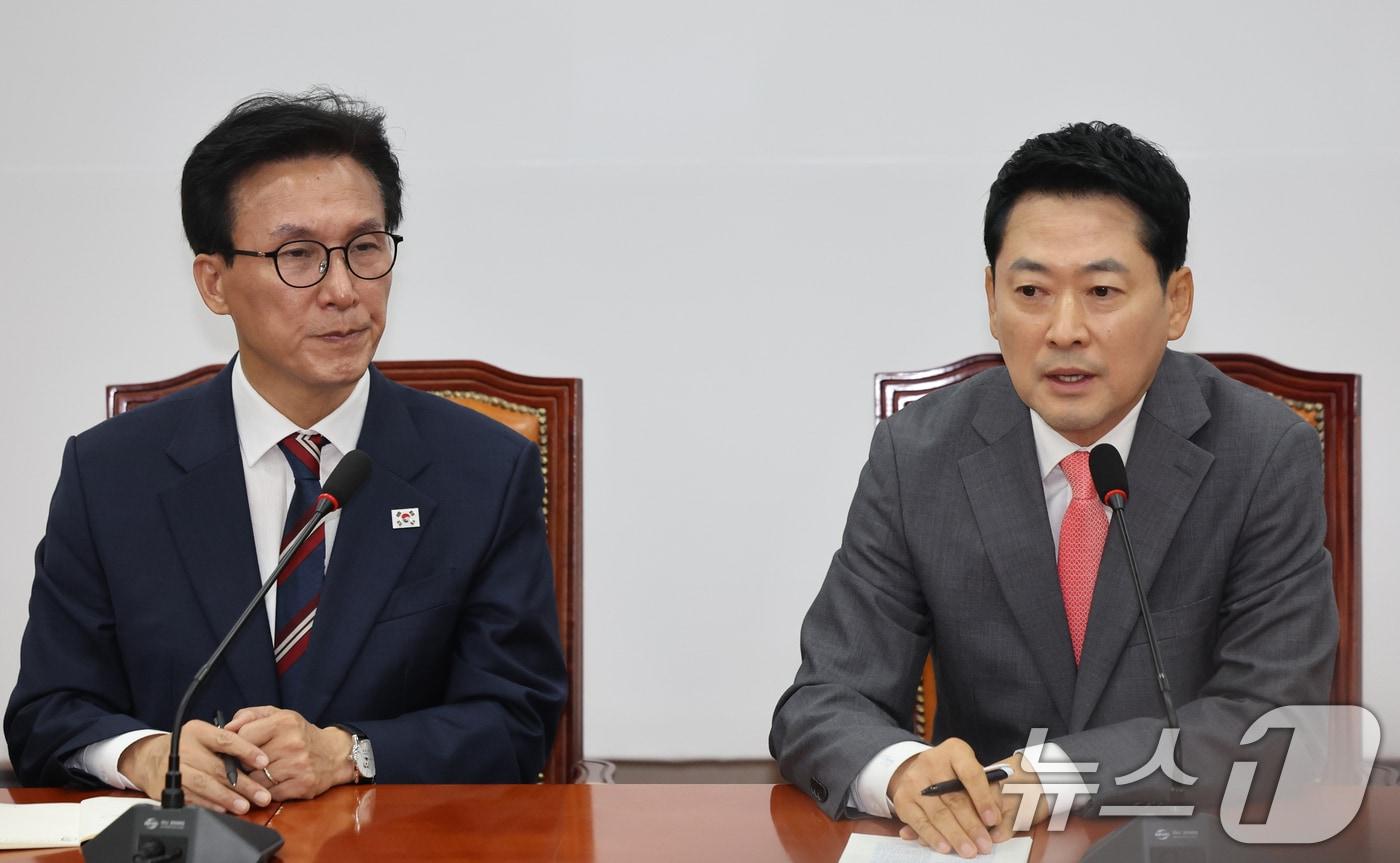 본문 이미지 - (왼쪽부터) 김민석 더불어민주당 대표, 장동혁 국민의힘 대표. ⓒ 뉴스1 황기선 기자