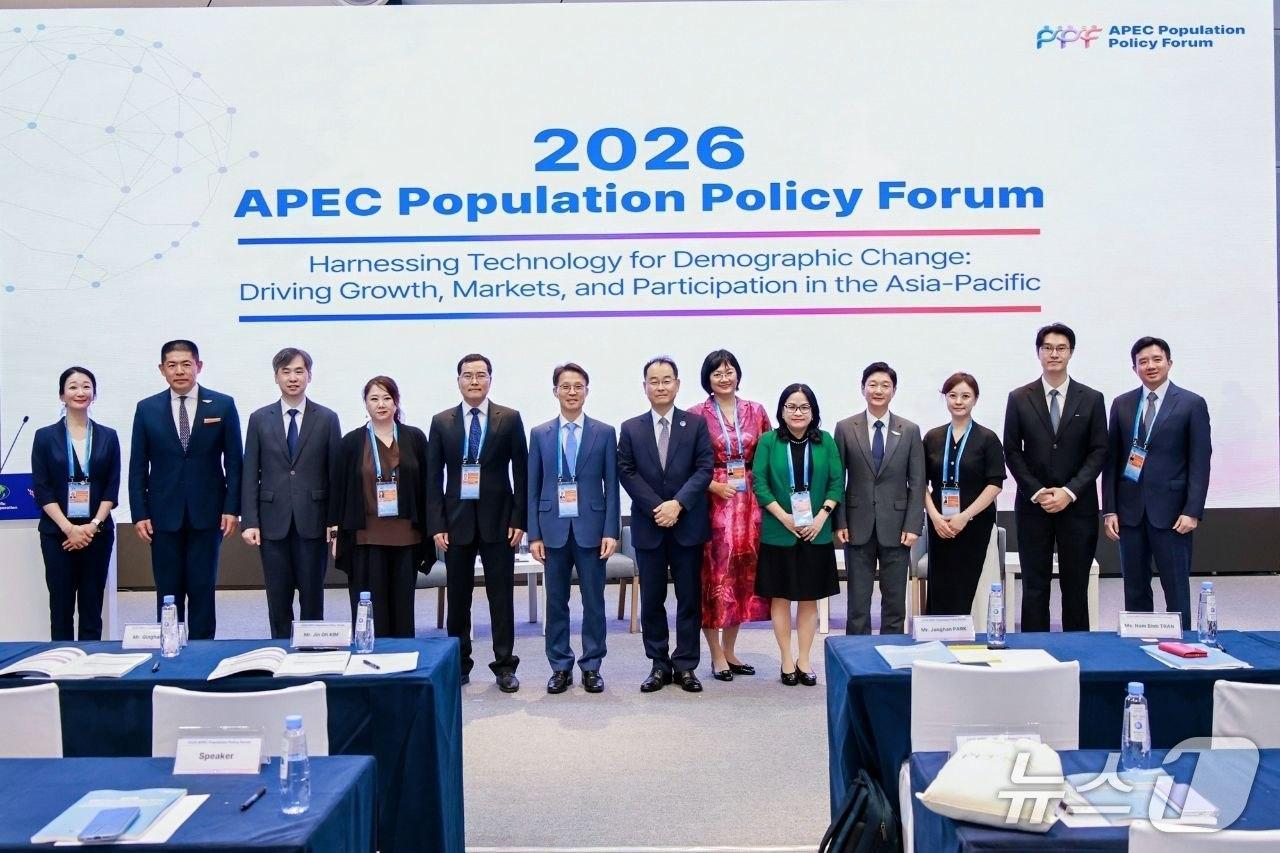 본문 이미지 - 외교부는 24일 중국 대련에서 '2026 APEC 인구정책 포럼'을 개최했다고 밝혔다.(외교부 제공).