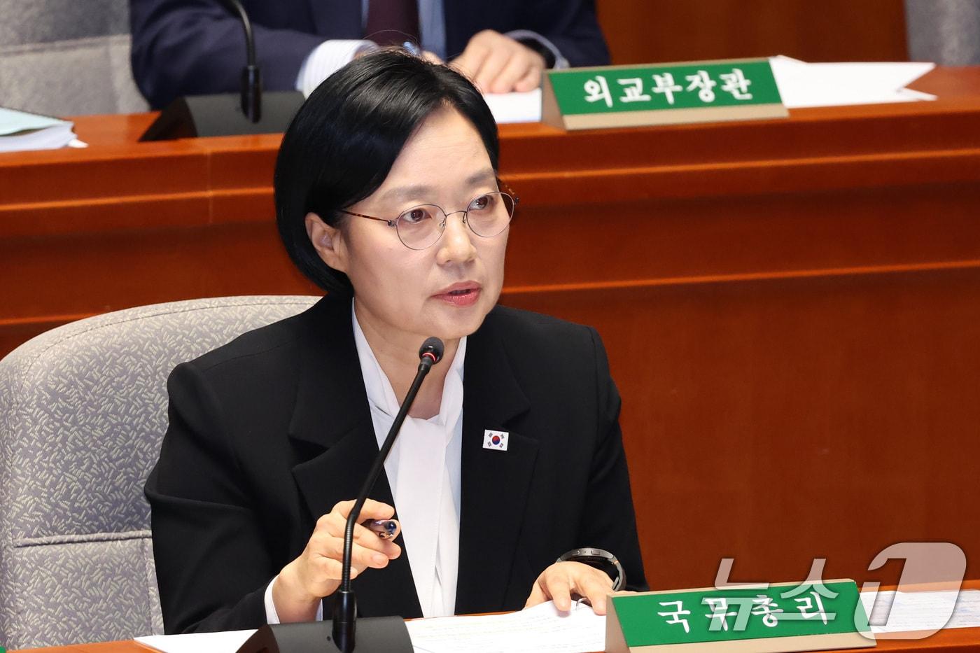 본문 이미지 - 한성숙 국무총리가 24일 서울 여의도 국회에서 열린 예산결산특별위원회 전체회의에서 의원 질의에 답변하고 있다. 2026.8.24 ⓒ 뉴스1 신웅수 기자